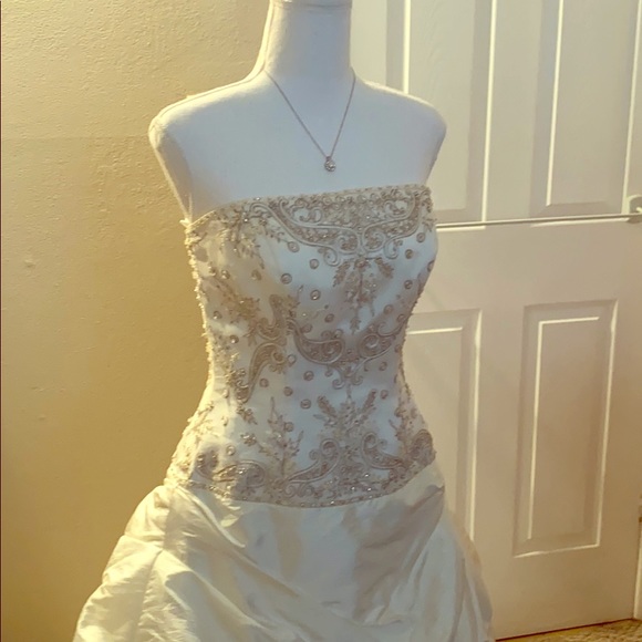 Dresses & Skirts - Wedding Dress